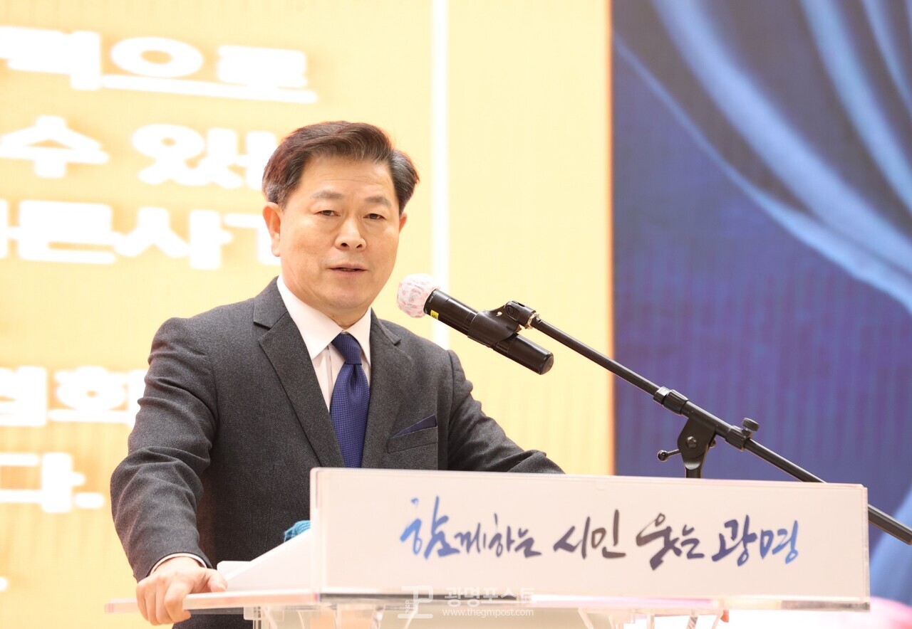 ◐ 사진 설명 = 지난 30일 '광명시대정신기자협회 발대식'에서 박승원 광명시장이 축사하고 있다.